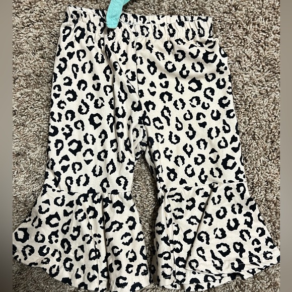 Boutique Mint Shirt & Leopard Long Flare Pants, size XS: 12-18 months - Picture 3 of 5
